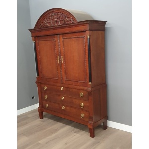 Drents kabinet met snijwerk