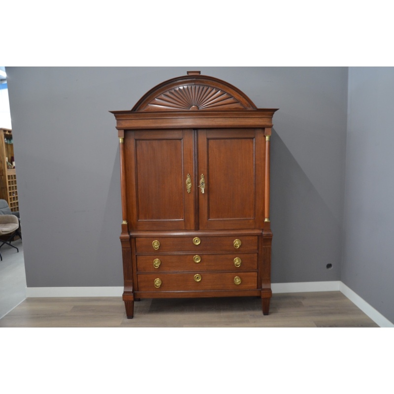 Antiek Drents kabinet met zon 230cm hoog -