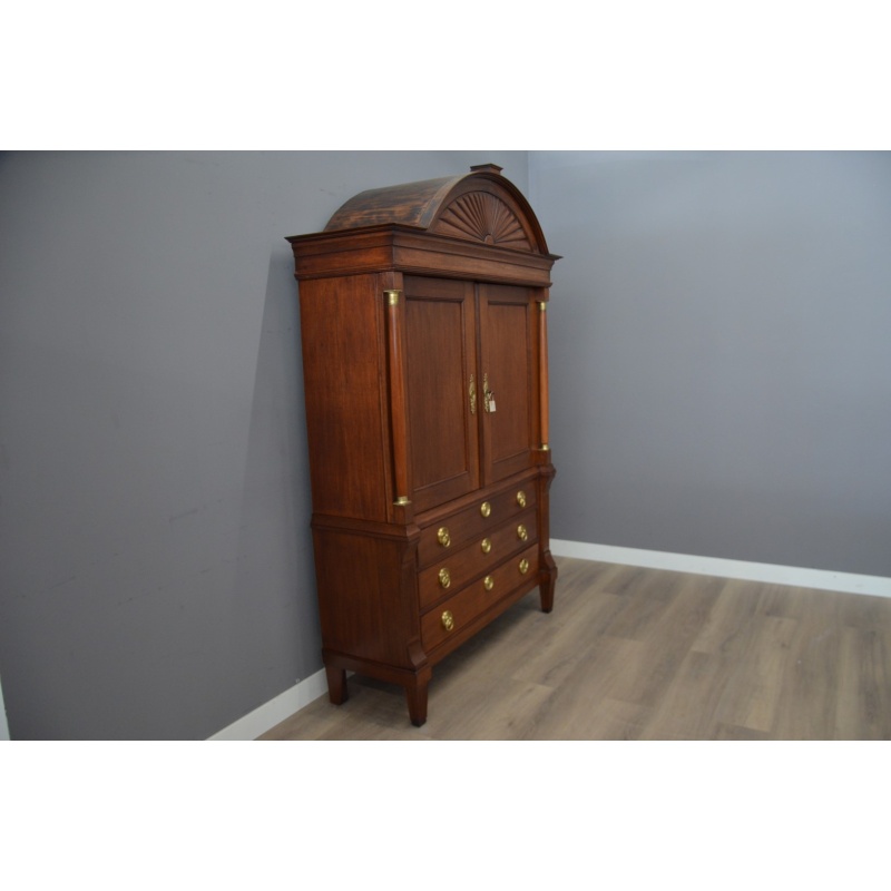 Antiek Drents kabinet met zon 230cm hoog -