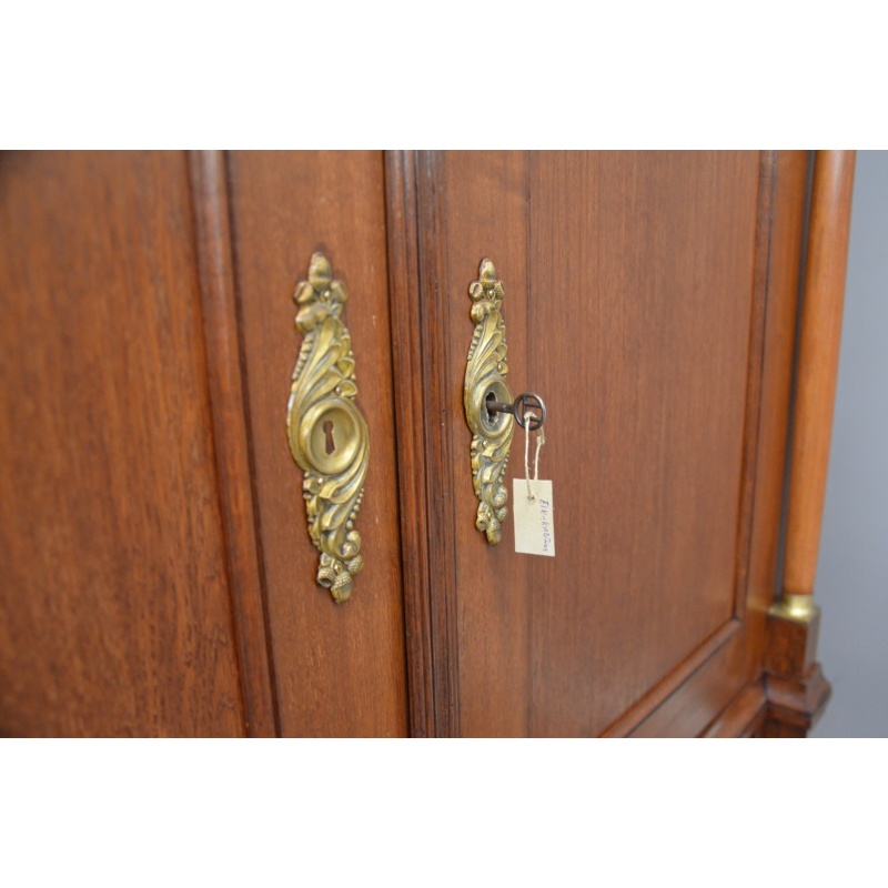 Antiek Drents kabinet met zon 230cm hoog -