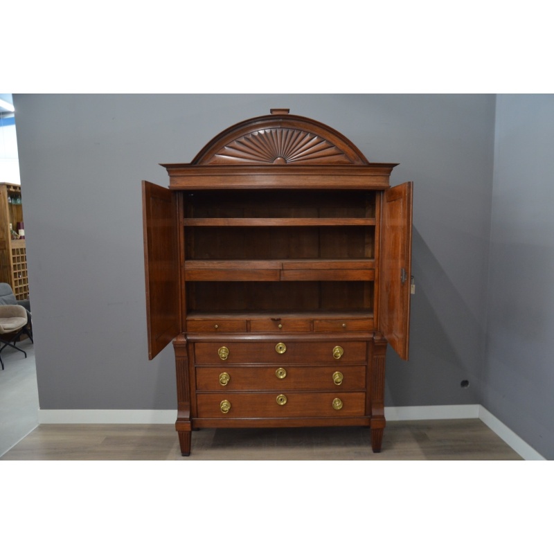 Antiek Drents kabinet met zon 230cm hoog -